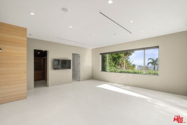 Building Photo - 1355 Devlin Dr