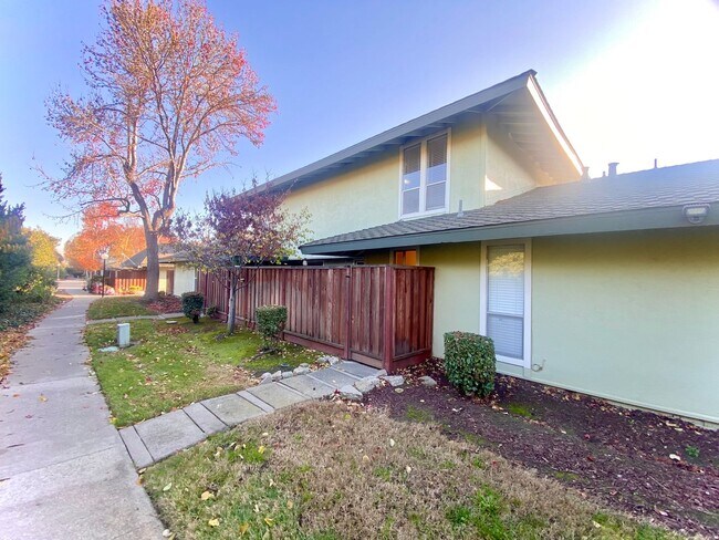 Building Photo - Spacious 2-Bedroom Condo Available for Rent in Fremont!