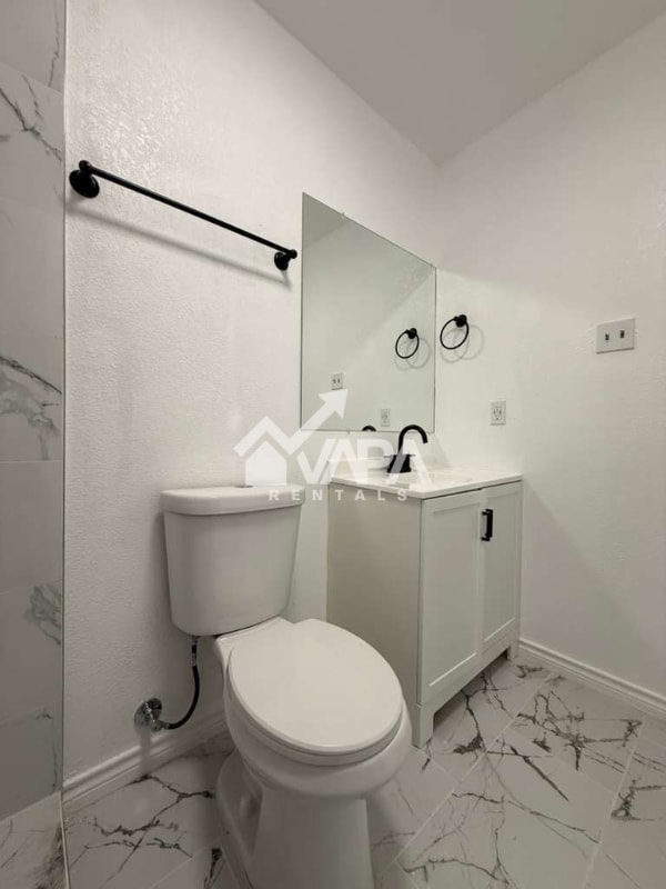 Building Photo - 302 Bonair Dr