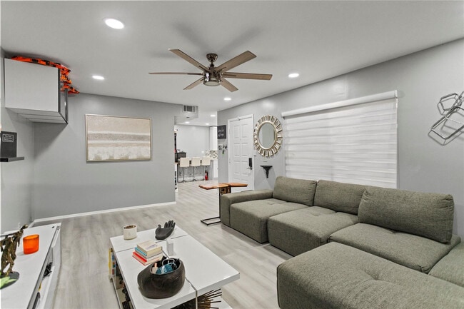 Building Photo - 22940 Oxford Pl