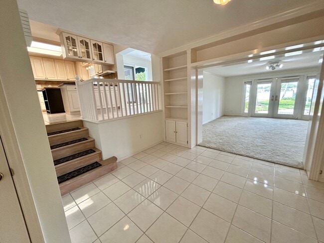 Building Photo - Classic waterfront Snell Isle Estates 3 Bed 2.5 Bath Home w/ private dock and boat lift!