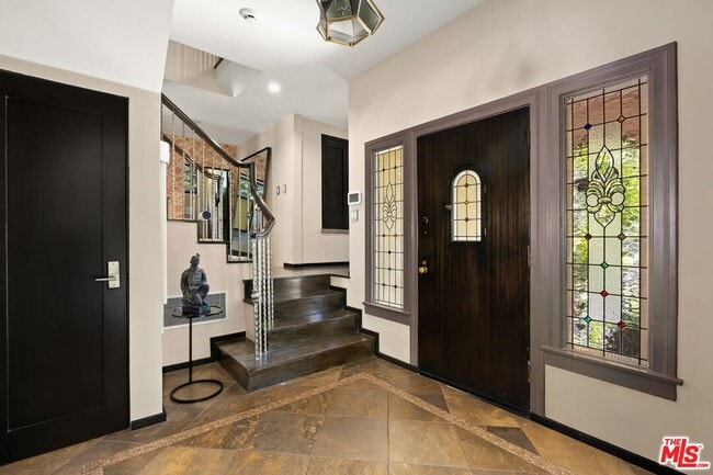 Building Photo - 3300 N Knoll Dr