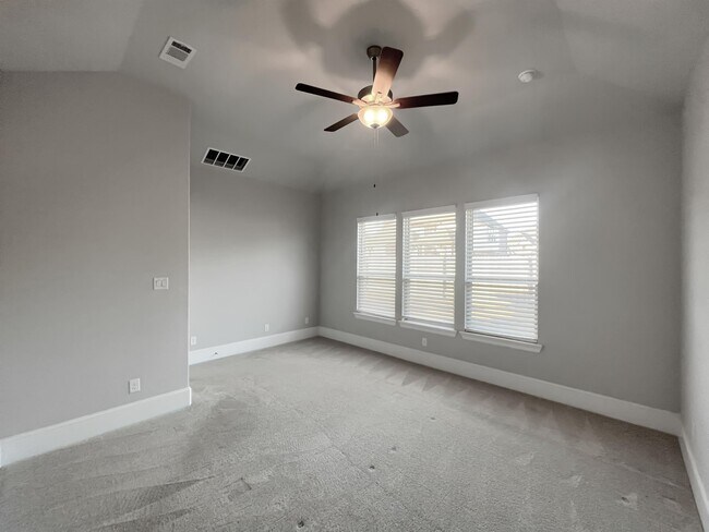 Building Photo - 16807 Hemlock Grove Dr