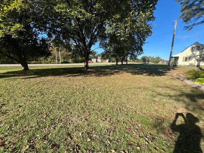 Building Photo - New Listing!