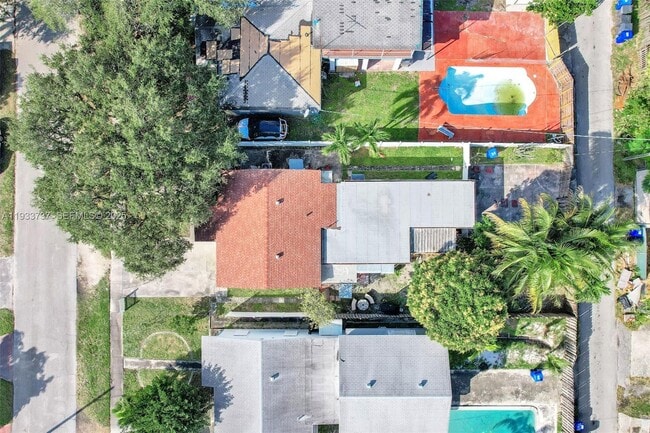 Building Photo - 2419 Coolidge St