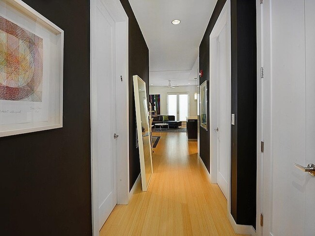 Building Photo - 511 Madison St