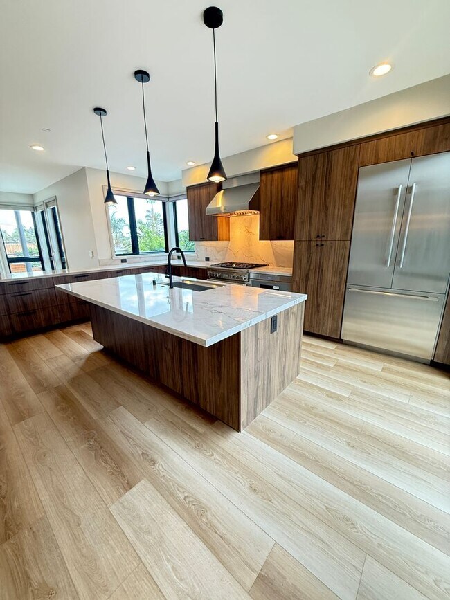 Building Photo - Brand new construction! 3 bedroom 3.5 bath end unit