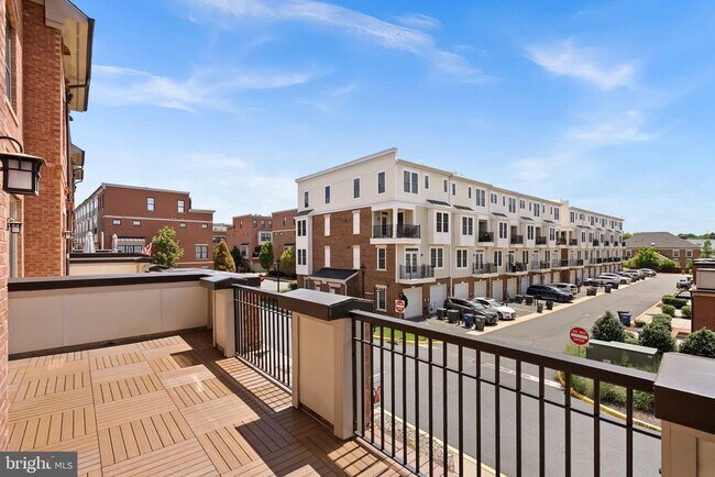 Building Photo - 204 Railbender Alley SE