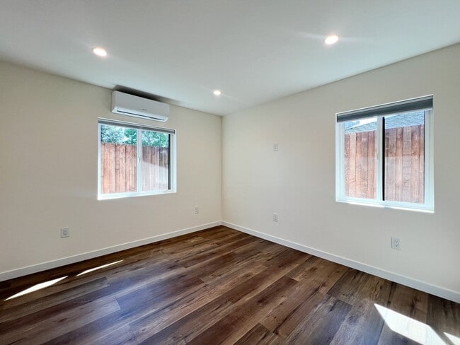 Building Photo - 174 Chelsea Ave