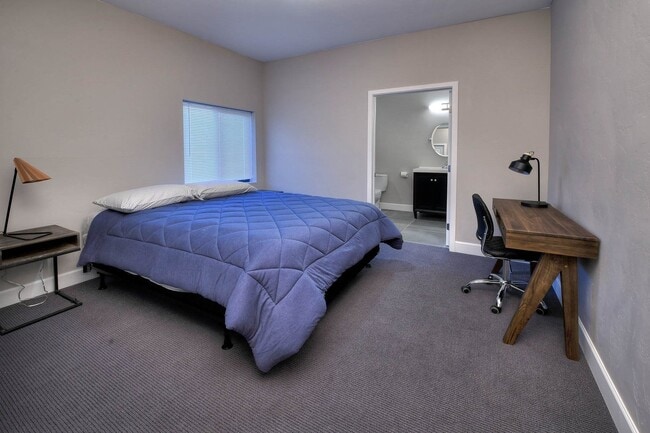 Building Photo - PRE-LEASE AUGUST 2026 - 4/4 HOUSE 3 BLOCKS FROM UA