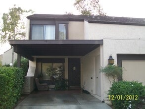 Building Photo - Large 2 Bed 2 Bath Townhouse