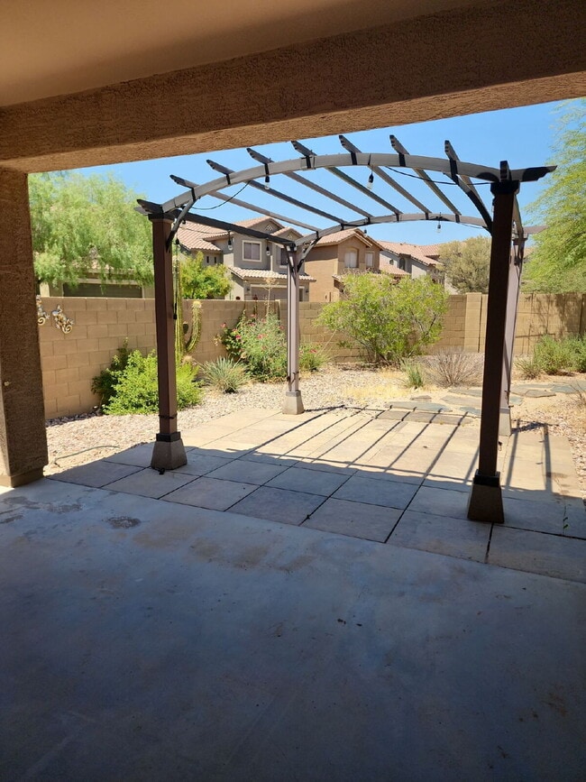 Building Photo - "Charming Anthem Retreat: 3-Bed, 2-Bath Ge...