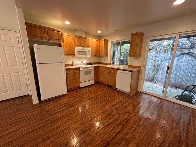 Building Photo - 2 Bedroom 2 Bath Home In South West Albany