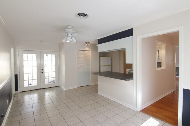 Building Photo - 7030 Sharpview Dr