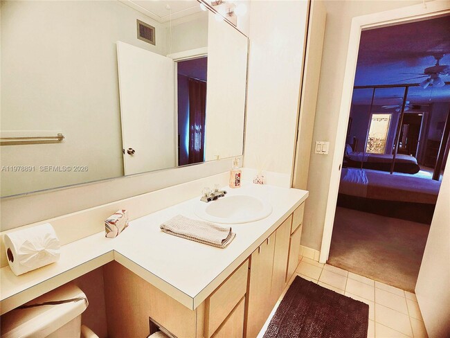 Building Photo - 1931 Hartford Ct