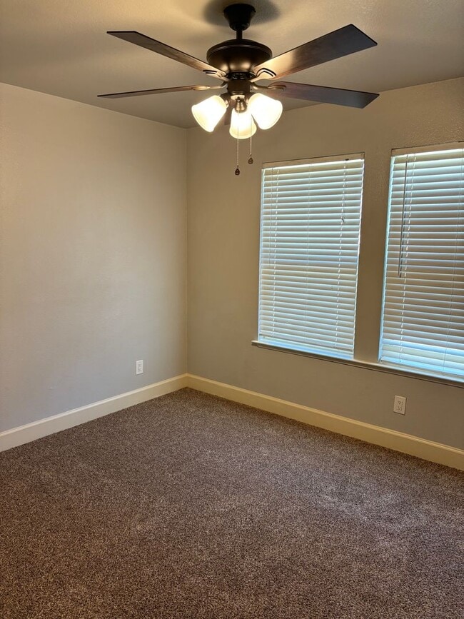 Building Photo - 1748 River Run Dr