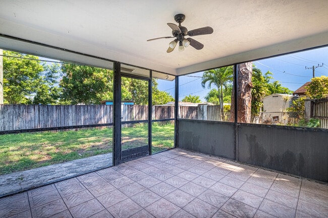 Building Photo - 2895 Via Del Lago