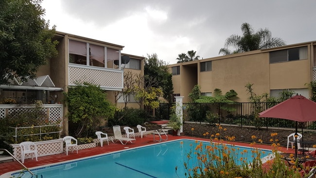 Primary Photo - Parkwood Apartments