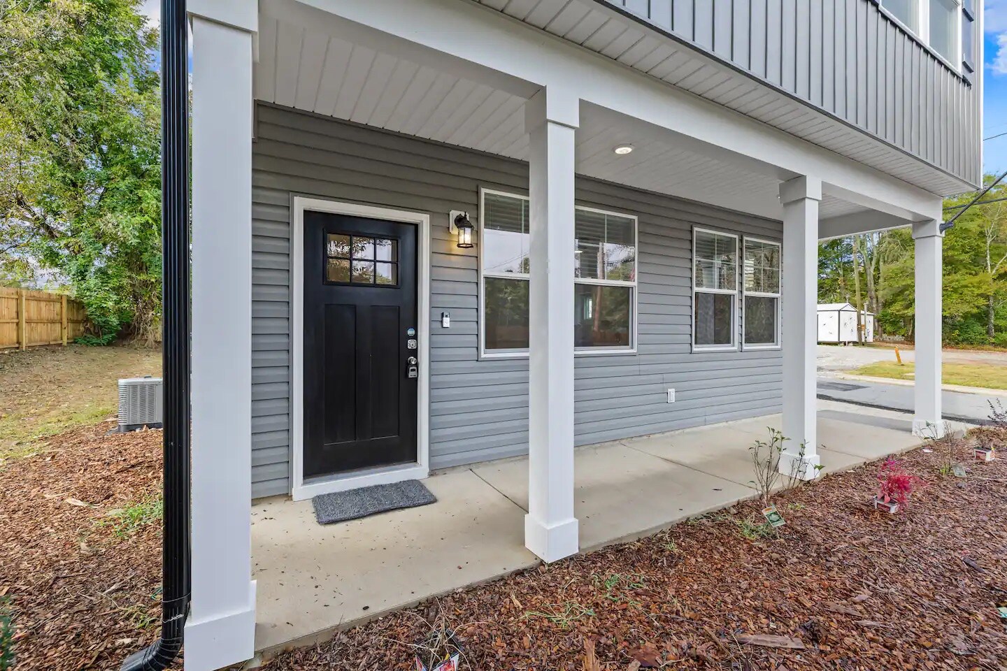 Building Photo - Room in Townhome on Mobley St