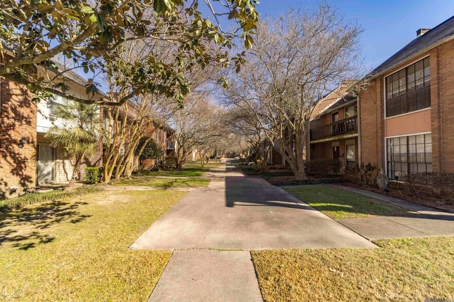 Building Photo - 5648 Riverstone Dr