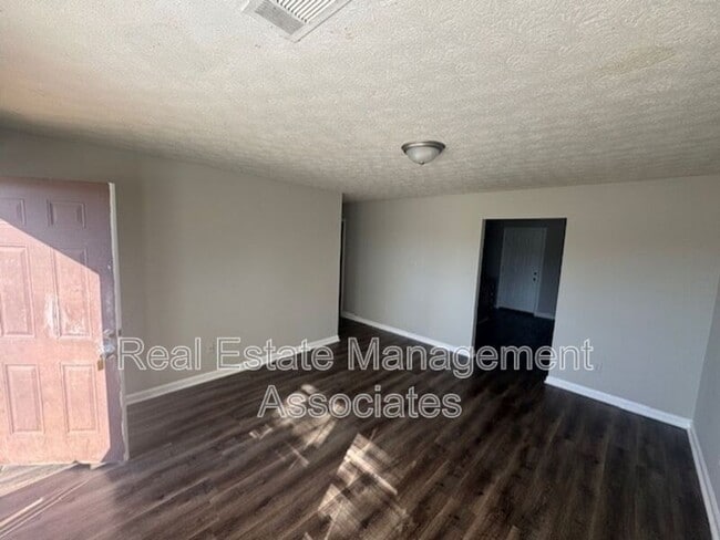 Building Photo - 405 E Central Ave