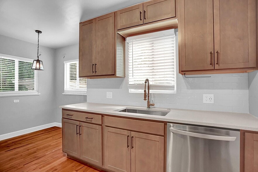 Building Photo - Elegant Sunnyside home with covered patio by Rocky Mtn Lake Park