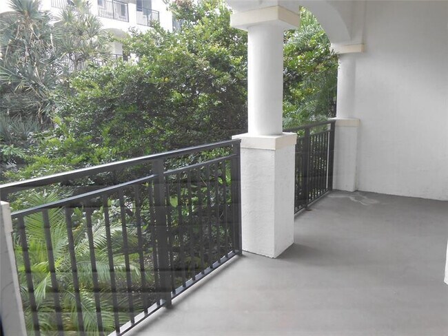 Building Photo - 3255 NE 184th St