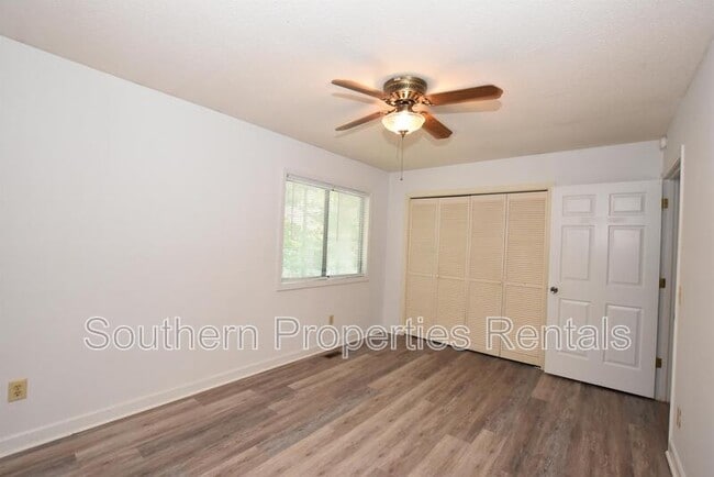 Building Photo - 400 N Steele St