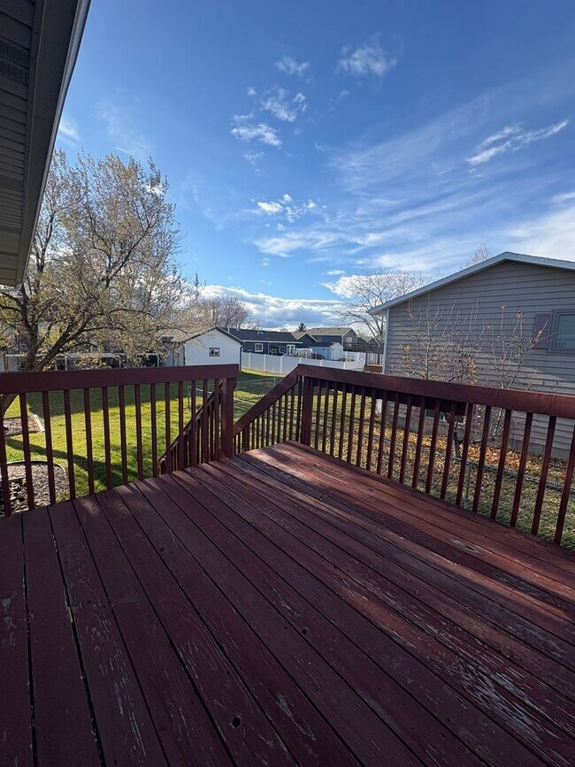 Building Photo - 3 BED | 2 BATH | SPLIT-FOYER HOME | RAPID VALLEY