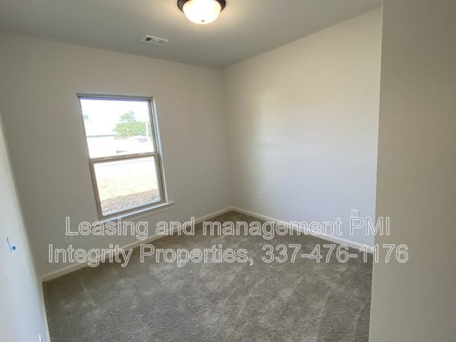 Building Photo - 204 Armstrong Dr