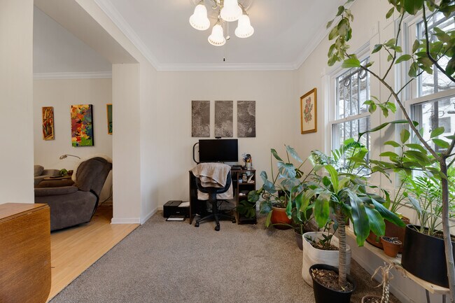 Building Photo - 1233 Raum St NE