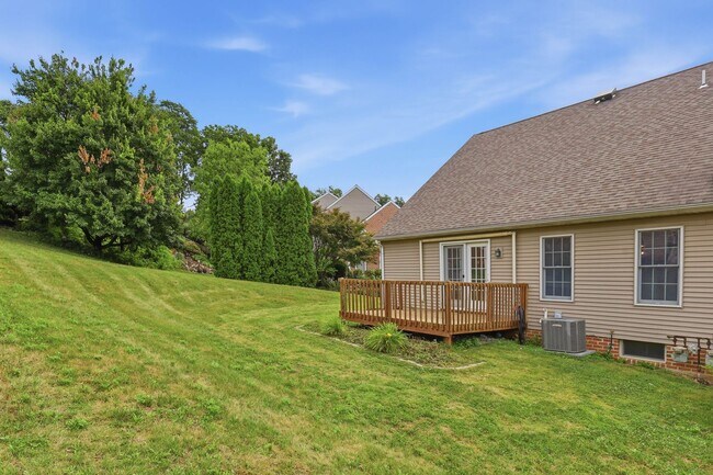 Building Photo - 472 Hillside Dr