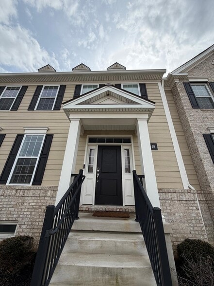 Building Photo - 18 Peacock Way