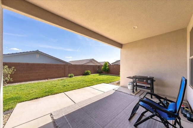 Building Photo - Bright and Spacious 3 Bedroom Home in Wash...