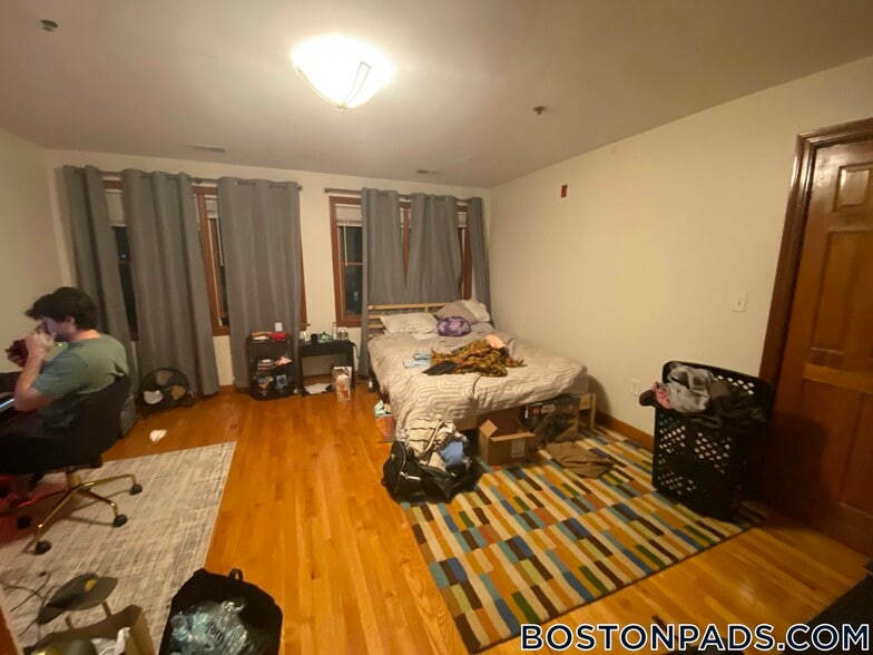 Building Photo - 102 Allston St