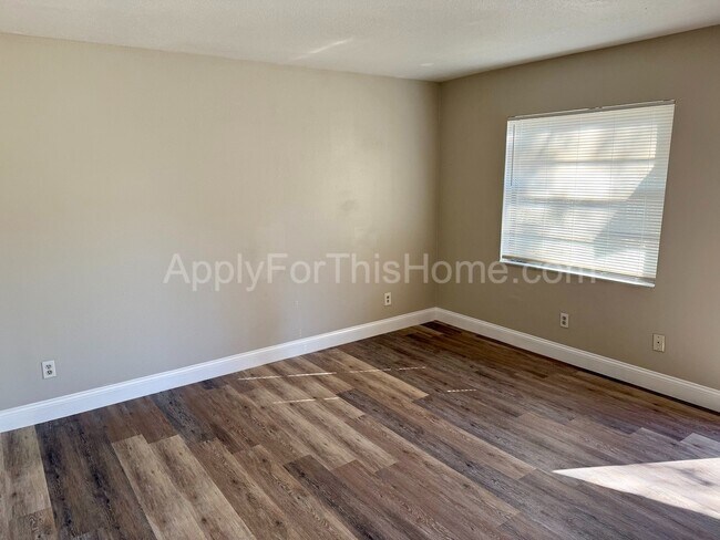 Building Photo - 2 Bedroom Apartment - Busch Gardens Area