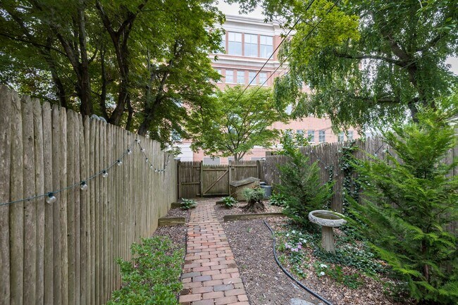 Building Photo - 2 bed/1 bath Townhome in WC Boro w/Off Street Parking