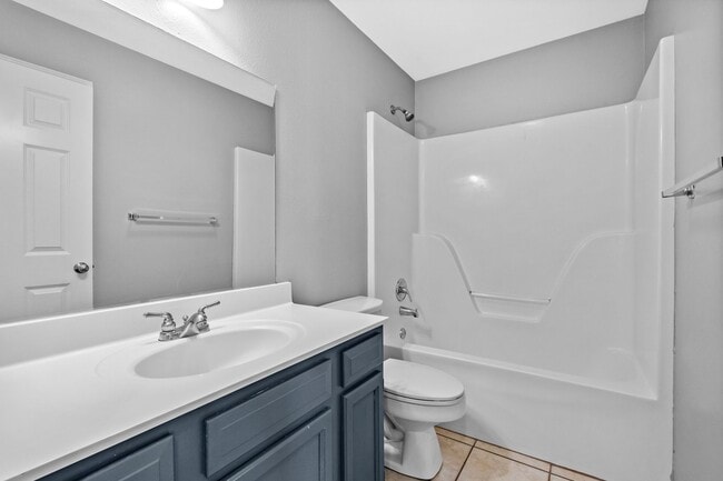 Building Photo - Beautiful Spacious Home w/ Community Clubhouse and Pool!