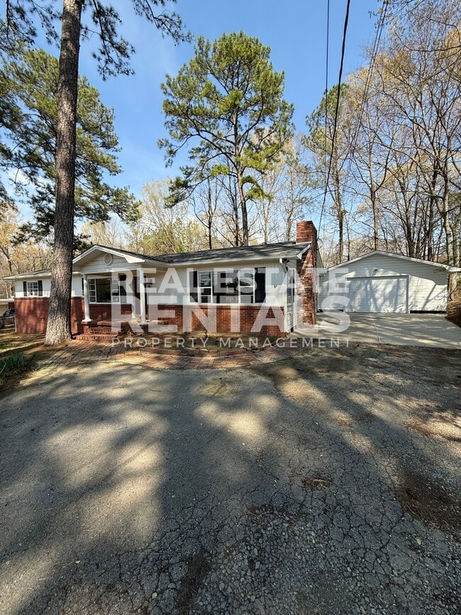 Building Photo - 688 Sutton Bridge Rd