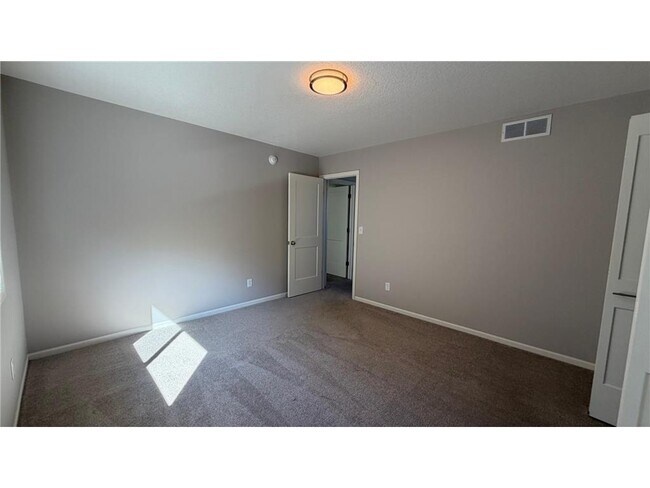 Building Photo - 5590 Upper 179th St W
