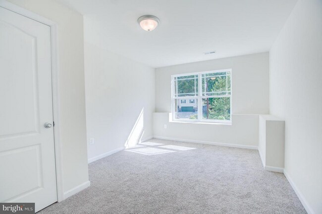 Building Photo - Sought After Aquia Harbour