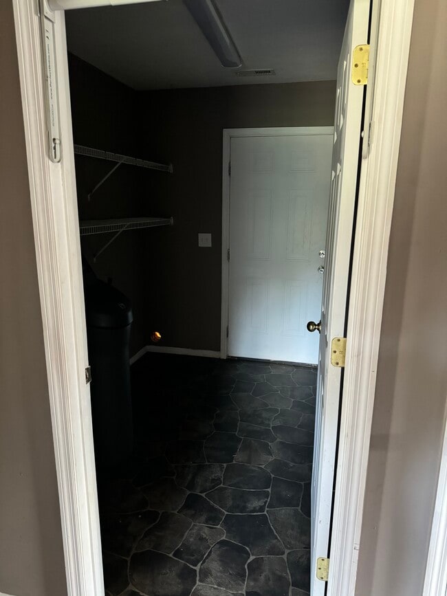 Building Photo - 2107 Century Ave SE