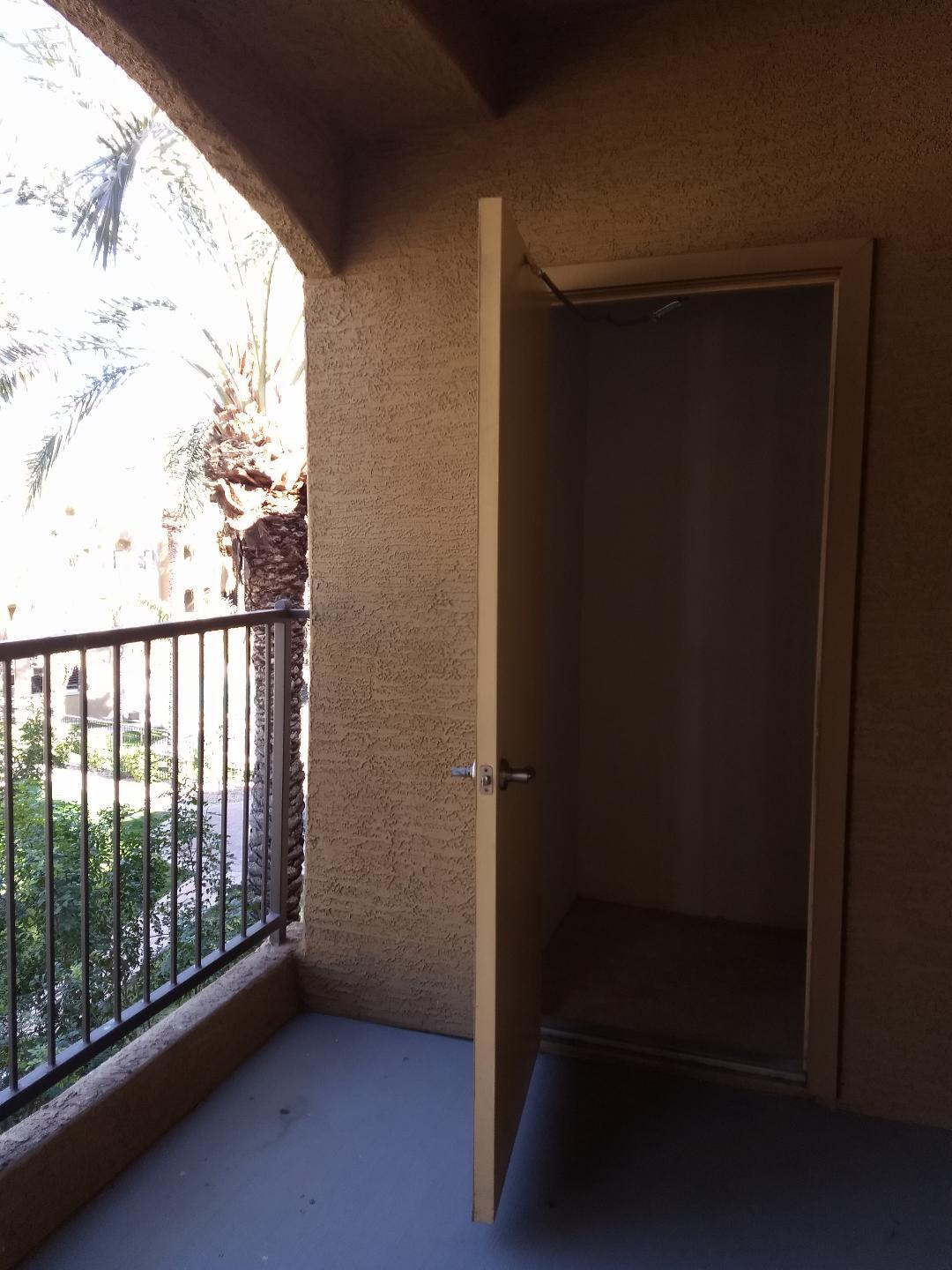 Building Photo - 5302 E Van Buren St