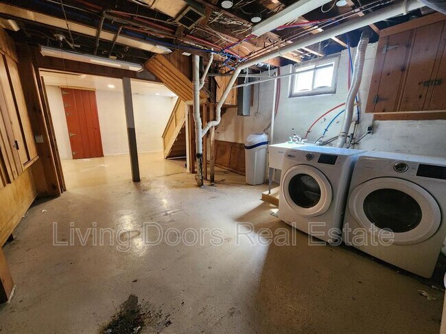 Building Photo - 2300 Sewell St