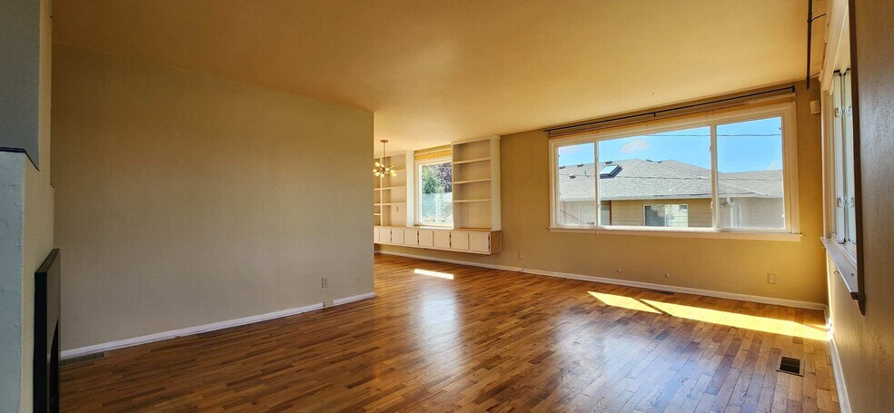 Building Photo - 1013 N 33rd Pl