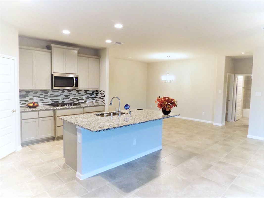 Building Photo - 8527 Golden Field Dr