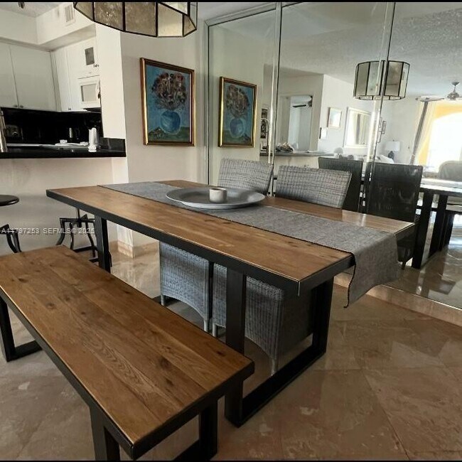 Building Photo - 19877 E Country Club Dr