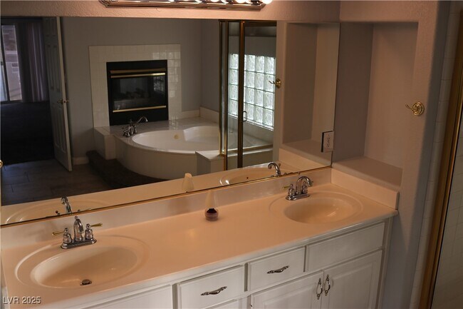 Building Photo - 3733 Deer Flats St