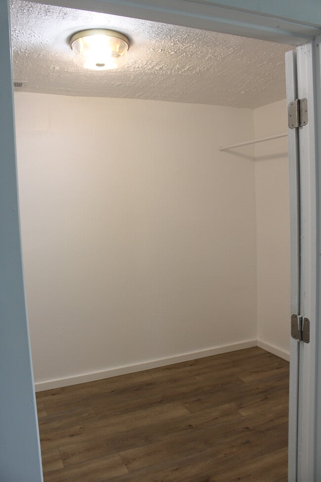 Building Photo - 842 Lloyd Ave