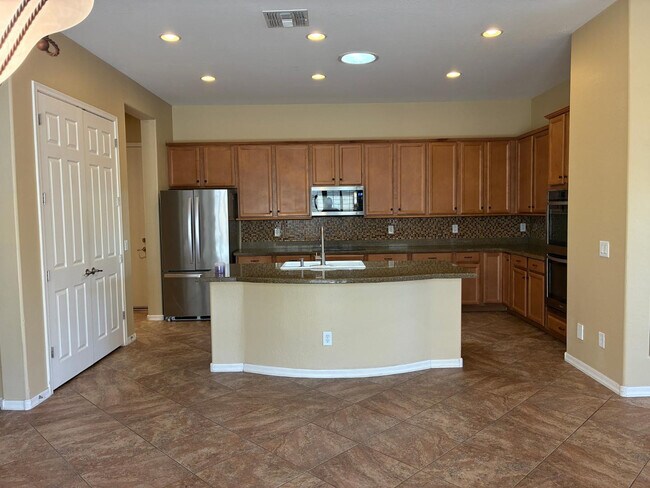 Building Photo - 20973 W Cora Vista